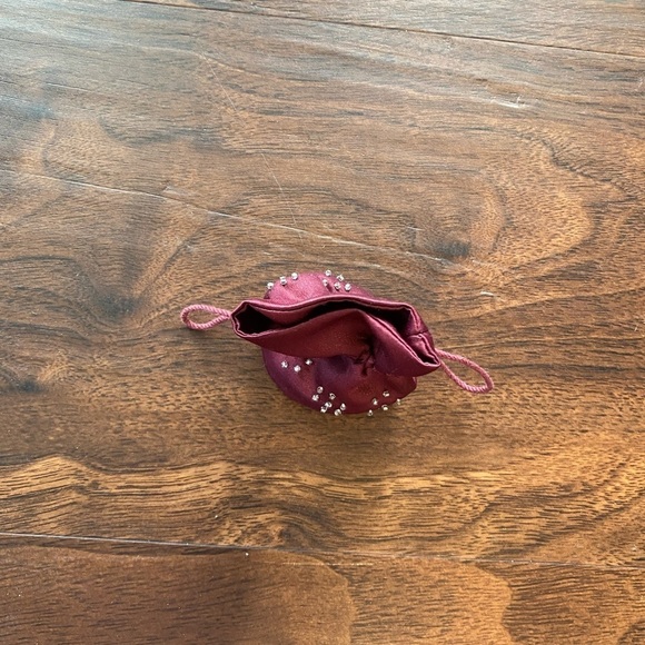 American Girl Doll Garnet Holiday Purse Retired
Very good condition - Picture 3 of 5